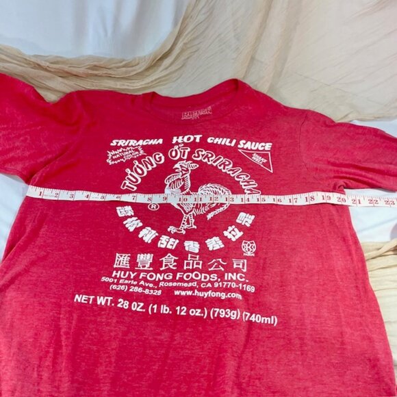 Sriracha Hot Chili Sauce Unisex Short Sleeve Tee Size L - Picture 6 of 11